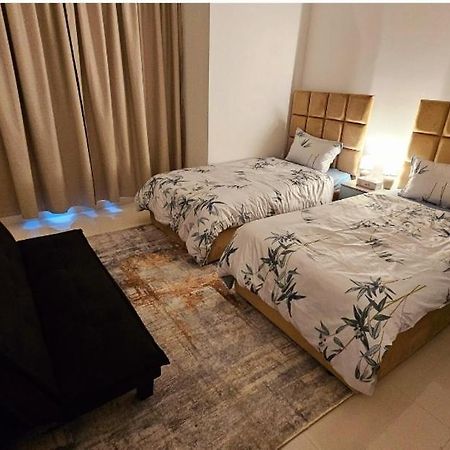 Elegant Villa Rooms In Dubai Near Airport Exterior foto